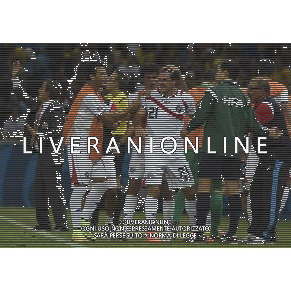 (140614) -- FORTALEZA, June 14, 2014 () -- Costa Rica\'s Marco Urena (C) celebrates his goal with his teammates during a Group D match between Uruguay and Costa Rica of 2014 FIFA World Cup at the Estadio Castelao Stadium in Fortaleza, Brazil, June 14, 2014. Costa Rica won 3-1 over Uruguay on Saturday.(/Lui Siu Wai)(pcy) AG ALDO LIVERANI SAS ONLY ITALY