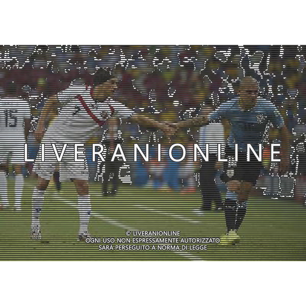 (140614) -- FORTALEZA, June 14, 2014 () -- Uruguay\'s Maximiliano Pereira (R) helps Christian Bolanos to get up during a Group D match between Uruguay and Costa Rica of 2014 FIFA World Cup at the Estadio Castelao Stadium in Fortaleza, Brazil, June 14, 2014. Costa Rica won 3-1 over Uruguay on Saturday.(/Lui Siu Wai)(pcy) AG ALDO LIVERANI SAS ONLY ITALY