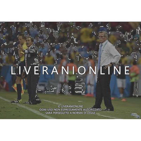 (140614) -- FORTALEZA, June 14, 2014 () -- Uruguay\'s coach Oscar Washington Tabarez (R) watches the game by the field during a Group D match between Uruguay and Costa Rica of 2014 FIFA World Cup at the Estadio Castelao Stadium in Fortaleza, Brazil, June 14, 2014. Costa Rica won 3-1 over Uruguay on Saturday.(/Lui Siu Wai)(pcy) AG ALDO LIVERANI SAS ONLY ITALY
