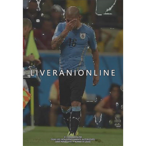 (140614) -- FORTALEZA, June 14, 2014 () -- Uruguay\'s Maximiliano Pereira gets a red card during a Group D match between Uruguay and Costa Rica of 2014 FIFA World Cup in the Estadio Castelao Stadium in Fortaleza, Brazil, June 14, 2014. (/Guo Yong)(rh) AG ALDO LIVERANI SAS ONLY ITALY