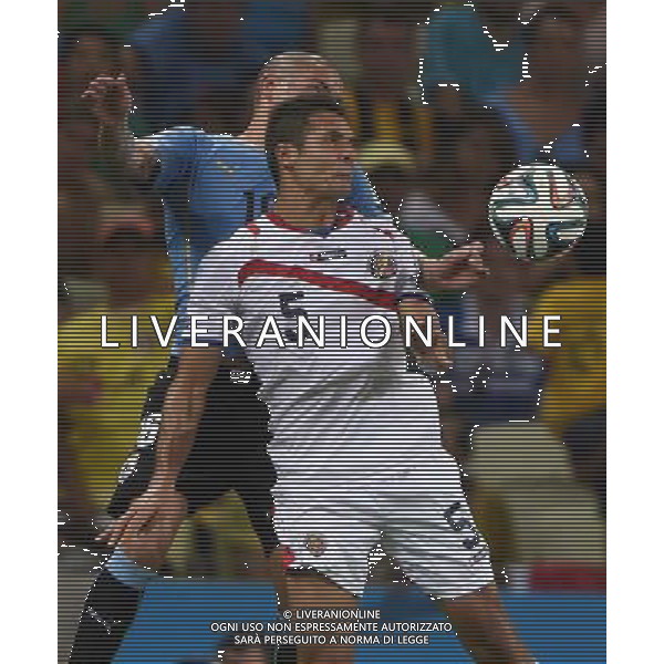 (140614) -- FORTALEZA, June 14, 2014 () -- Uruguay\'s Maximiliano Pereira vies with Costa Rica\'s Celso Borges during a Group D match between Uruguay and Costa Rica of 2014 FIFA World Cup in the Estadio Castelao Stadium in Fortaleza, Brazil, June 14, 2014. (/Guo Yong)(rh) AG ALDO LIVERANI SAS ONLY ITALY