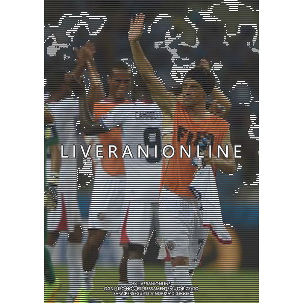 (140614) -- FORTALEZA, June 14, 2014 () -- Costa Rica\'s players greet the audience after a Group D match between Uruguay and Costa Rica of 2014 FIFA World Cup in the Estadio Castelao Stadium in Fortaleza, Brazil, June 14, 2014. Costa Rica won 3-1 over Uruguay on Saturday. (/Guo Yong)(rh) AG ALDO LIVERANI SAS ONLY ITALY