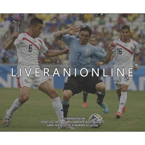 (140614) -- FORTALEZA, June 14, 2014 () -- Uruguay\'s Cristian Rodriguez (C) controls the ball under the defense of Costa Rica\'s Oscar Duarte (L) during a Group D match between Uruguay and Costa Rica of 2014 FIFA World Cup at the Estadio Castelao Stadium in Fortaleza, Brazil, June 14, 2014. (/Lui Siu Wai)(pcy) AG ALDO LIVERANI SAS ONLY ITALY