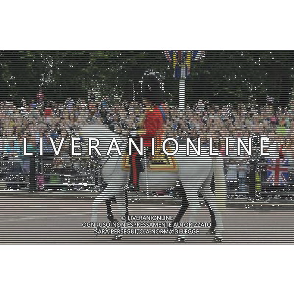 Atmosphere - At the Trooping of the Colour for the Queens Birthday. Trooping the Colour ceremony, London, UK, 14th April 2014 ©PHOTOSHOT/Agenzia Aldo Liverani sas - ITALY ONLY - EDITORIAL USE ONLY - REALI INGLESI: La Regina Elisabetta II d\'inghilterra con i membri della famiglia reale al Trooping the Colour, la parata annuale del Compleanno della regina con partenza da Buckingham Palace a Londra