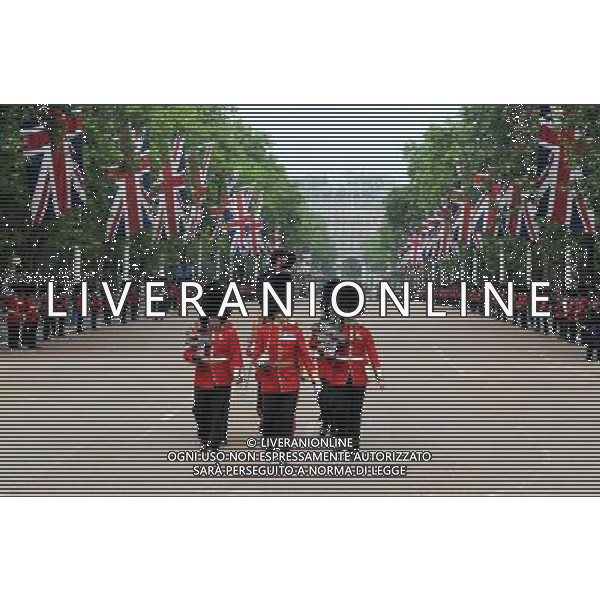 Atmosphere - At the Trooping of the Colour. Trooping the Colour ceremony, London, UK, 14th April 2014 ©PHOTOSHOT/Agenzia Aldo Liverani sas - ITALY ONLY - EDITORIAL USE ONLY - REALI INGLESI: La Regina Elisabetta II d\'inghilterra con i membri della famiglia reale al Trooping the Colour, la parata annuale del Compleanno della regina con partenza da Buckingham Palace a Londra