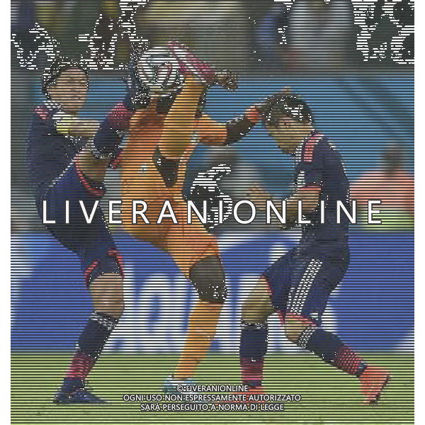 (140614) -- RECIFE, June 14, 2014 () -- Cote d\'Ivoire\'s Didier Ya Konan (C) competes with Japan\'s Yasuhito Endo (L) and Yuto Nagatomo during a Group C match between Cote d\'Ivoire and Japan of 2014 FIFA World Cup at the Arena Pernambuco Stadium in Recife, Brazil, June 14, 2014.Cote d\'Ivoire won 2-1 over Japan on Saturday.(/Yang Lei)(pcy) ©PHOTOSHOT/Agenzia Aldo Liverani sas - ITALY ONLY - EDITORIAL USE ONLY - Costa d\'Avorio Vs Giappone partita del Gruppo C della coppa del mondo 2014 FIFA World Cup Stadium Arena Pernambuco a Recife, in Brasile, 14 giugno 2014