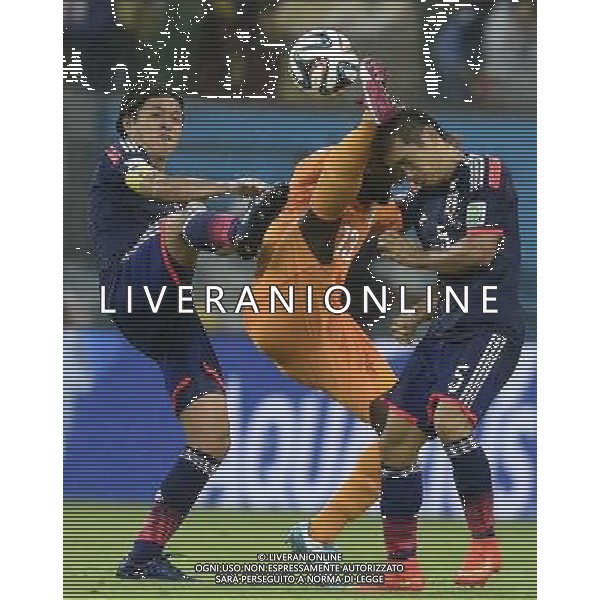 (140614) -- RECIFE, June 14, 2014 () -- Cote d\'Ivoire\'s Didier Ya Konan (C) competes with Japan\'s Yasuhito Endo (L) and Yuto Nagatomo during a Group C match between Cote d\'Ivoire and Japan of 2014 FIFA World Cup at the Arena Pernambuco Stadium in Recife, Brazil, June 14, 2014.Cote d\'Ivoire won 2-1 over Japan on Saturday.(/Yang Lei)(pcy) ©PHOTOSHOT/Agenzia Aldo Liverani sas - ITALY ONLY - EDITORIAL USE ONLY - Costa d\'Avorio Vs Giappone partita del Gruppo C della coppa del mondo 2014 FIFA World Cup Stadium Arena Pernambuco a Recife, in Brasile, 14 giugno 2014