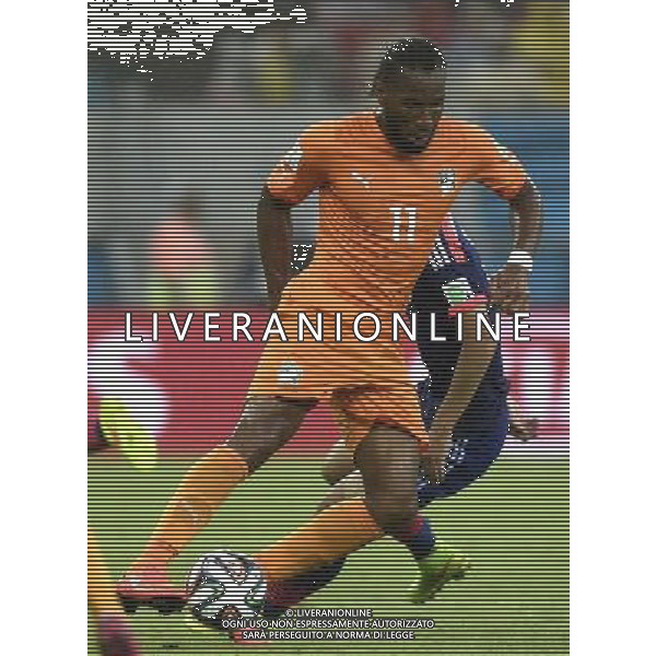 (140614) -- RECIFE, June 14, 2014 () -- Cote d\'Ivoire\'s Didier Drogba (front) breaks through during a Group C match between Cote d\'Ivoire and Japan of 2014 FIFA World Cup at the Arena Pernambuco Stadium in Recife, Brazil, June 14, 2014.Cote d\'Ivoire won 2-1 over Japan on Saturday.(/Yang Lei)(pcy) ©PHOTOSHOT/Agenzia Aldo Liverani sas - ITALY ONLY - EDITORIAL USE ONLY - Costa d\'Avorio Vs Giappone partita del Gruppo C della coppa del mondo 2014 FIFA World Cup Stadium Arena Pernambuco a Recife, in Brasile, 14 giugno 2014
