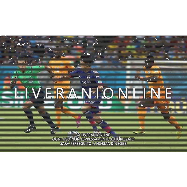 (140614) -- RECIFE, June 14, 2014 () -- Japan\'s Shinji Kagawa (C) controls the ball during a Group C match between Cote d\'Ivoire and Japan of 2014 FIFA World Cup in the Aren Pernambuco Stadium in Recife, Brazil, June 14, 2014. (/Cao Can)(rh) ©PHOTOSHOT/Agenzia Aldo Liverani sas - ITALY ONLY - EDITORIAL USE ONLY - Costa d\'Avorio Vs Giappone partita del Gruppo C della coppa del mondo 2014 FIFA World Cup Stadium Arena Pernambuco a Recife, in Brasile, 14 giugno 2014