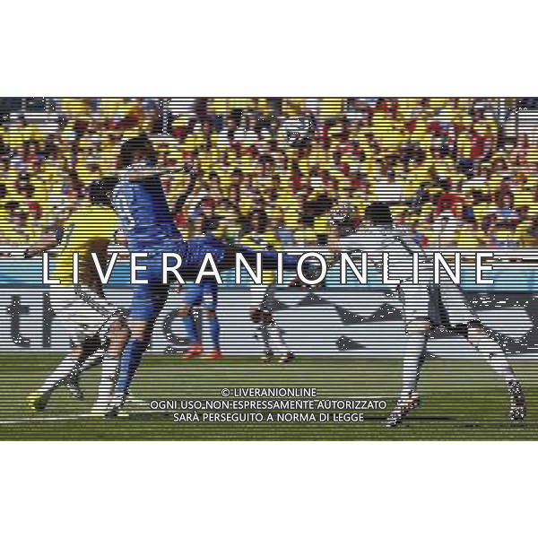 (140614) -- BELO HORIZONTE, June 14, 2014 () -- Colombia\'s goalkeeper David Ospina (R) attempts to block the ball during a Group C match between Colombia and Greece of 2014 FIFA World Cup at the Estadio Mineirao Stadium in Belo Horizonte, Brazil, June 14, 2014. Colombia won 3-0 over Greece on Saturday. (/Liu Bin)(pcy) ©PHOTOSHOT/Agenzia Aldo Liverani sas - ITALY ONLY - EDITORIAL USE ONLY - Colombia Vs Grecia partita del Gruppo C Coppa del Mondo FIFA 2014 Mineirao stadio Estadio a Belo Horizonte, in Brasile 14 Giugno 2014