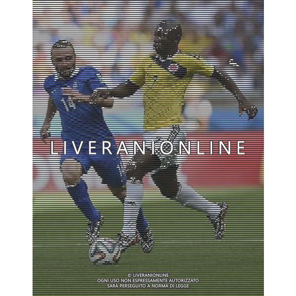 (140614) -- BELO HORIZONTE, June 14, 2014 () -- Colombia\'s Pablo Armero (R) controls the ball during a Group C match between Colombia and Greece of 2014 FIFA World Cup at the Estadio Mineirao Stadium in Belo Horizonte, Brazil, June 14, 2014. Colombia won 3-0 over Greece on Saturday. (/Qi Heng)(pcy) ©PHOTOSHOT/Agenzia Aldo Liverani sas - ITALY ONLY - EDITORIAL USE ONLY - Colombia Vs Grecia partita del Gruppo C Coppa del Mondo FIFA 2014 Mineirao stadio Estadio a Belo Horizonte, in Brasile 14 Giugno 2014