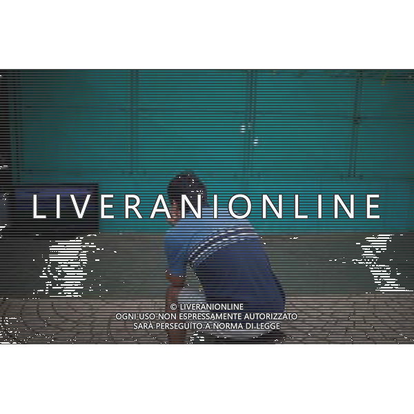 (140614) -- BRASILIA, June 14, 2014 () -- A Fan looks at a Group D match between Uruguay and Costa Rica outside a store in Brasilia, Brazil, on June 14, 2014. (/Jhon Paz) (rh) ©PHOTOSHOT/Agenzia Aldo Liverani sas - ITALY ONLY - EDITORIAL USE ONLY - Uruguay vs Costa Rica partita del Gruppo D della Coppa del mondo FIFA 2014 Castelao stadio Estadio a Fortaleza, in Brasile, 14 Giugno 2014