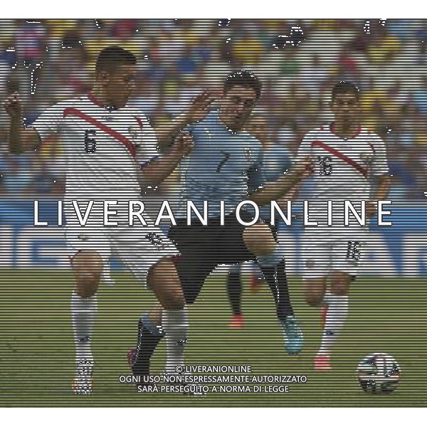 (140614) -- FORTALEZA, June 14, 2014 () -- Uruguay\'s Cristian Rodriguez (C) vies with Costa Rica\'s Oscar Duarte (L) during a Group D match between Uruguay and Costa Rica of 2014 FIFA World Cup in the Estadio Castelao Stadium in Fortaleza, Brazil, June 14, 2014. (/Lui Siu Wai)(rh) ©PHOTOSHOT/Agenzia Aldo Liverani sas - ITALY ONLY - EDITORIAL USE ONLY - Uruguay vs Costa Rica partita del Gruppo D della Coppa del mondo FIFA 2014 Castelao stadio Estadio a Fortaleza, in Brasile, 14 Giugno 2014