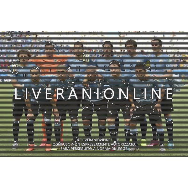 (140614) -- FORTALEZA, June 14, 2014 () ®C Uruguay\'s players pose for a group photo before a Group D match between Uruguay and Costa Rica of 2014 FIFA World Cup at the Estadio Castelao Stadium in Fortaleza, Brazil, June 14, 2014. (/Lui Siu Wai)(pcy) ©PHOTOSHOT/Agenzia Aldo Liverani sas - ITALY ONLY - EDITORIAL USE ONLY - Uruguay vs Costa Rica partita del Gruppo D della Coppa del mondo FIFA 2014 Castelao stadio Estadio a Fortaleza, in Brasile, 14 Giugno 2014 - FORMAZIONE URUGUAY