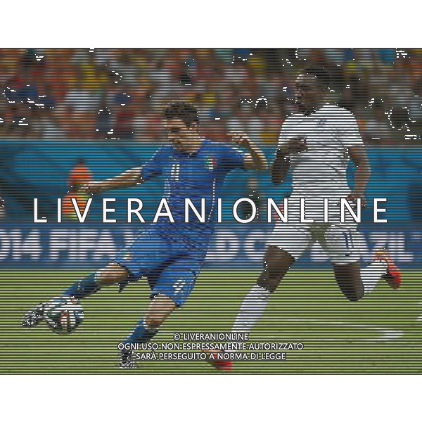 (140614) -- MANAUS, June 14, 2014 () -- Italy\'s Matteo Darmian passes the ball during a Group D match between England and Italy of 2014 FIFA World Cup in the Arena Amazonia Stadium in Manaus, Brazil, June 14, 2014. Italy won 2-1 over England on Saturday.(/Wang Lili)(rh) ©PHOTOSHOT/Agenzia Aldo Liverani sas - ITALY ONLY - EDITORIAL USE ONLY - Italia - Inghilterra partita del Gruppo D coppa del mondo 2014 FIFA World Cup Stadio all\'Arena Amazzonia a Manaus, Brasile, 14 giugno 2014