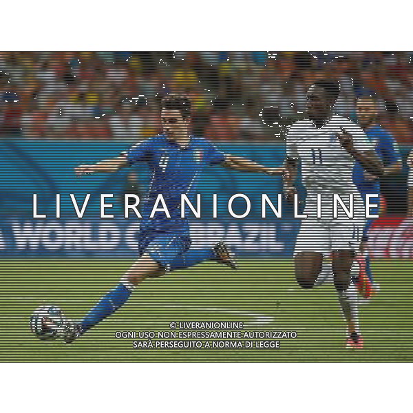 (140614) -- MANAUS, June 14, 2014 () -- Italy\'s Matteo Darmian passes the ball during a Group D match between England and Italy of 2014 FIFA World Cup in the Arena Amazonia Stadium in Manaus, Brazil, June 14, 2014. Italy won 2-1 over England on Saturday.(/Wang Lili)(rh) ©PHOTOSHOT/Agenzia Aldo Liverani sas - ITALY ONLY - EDITORIAL USE ONLY - Italia - Inghilterra partita del Gruppo D coppa del mondo 2014 FIFA World Cup Stadio all\'Arena Amazzonia a Manaus, Brasile, 14 giugno 2014