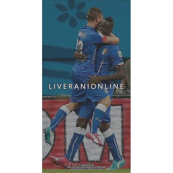 (140614) -- MANAUS, June 14, 2014 () -- Italy\'s Mario Balotelli (R) celebrates the goal during a Group D match between England and Italy of 2014 FIFA World Cup in the Arena Amazonia Stadium in Manaus, Brazil, June 14, 2014. Italy won 2-1 over England on Saturday.(/Wang Lili)(rh) ©PHOTOSHOT/Agenzia Aldo Liverani sas - ITALY ONLY - EDITORIAL USE ONLY - Italia - Inghilterra partita del Gruppo D coppa del mondo 2014 FIFA World Cup Stadio all\'Arena Amazzonia a Manaus, Brasile, 14 giugno 2014