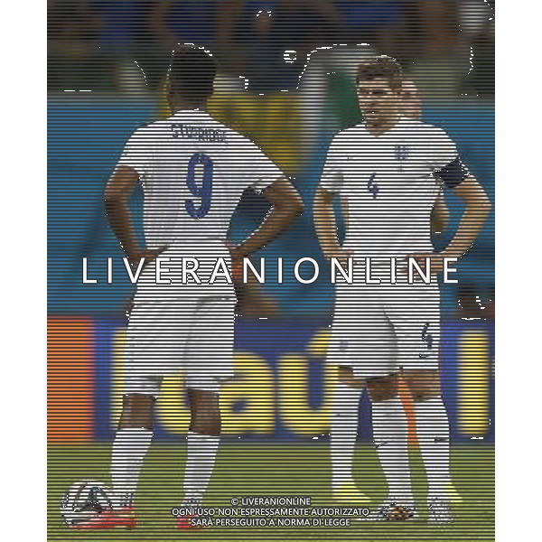 (140614) -- MANAUS, June 14, 2014 () -- England\'s Daniel Sturridge (L) and Steven Gerrard react during a Group D match between England and Italy of 2014 FIFA World Cup in the Arena Amazonia Stadium in Manaus, Brazil, June 14, 2014. (/Wang Lili)(rh) ©PHOTOSHOT/Agenzia Aldo Liverani sas - ITALY ONLY - EDITORIAL USE ONLY - Italia - Inghilterra partita del Gruppo D coppa del mondo 2014 FIFA World Cup Stadio all\'Arena Amazzonia a Manaus, Brasile, 14 giugno 2014