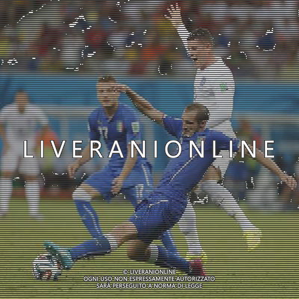 (140614) -- MANAUS, June 14, 2014 () -- Italy\'s Giorgio Chiellini vies for the ball during a Group D match between England and Italy of 2014 FIFA World Cup in the Arena Amazonia Stadium in Manaus, Brazil, June 14, 2014. (/Zhou Lei)(rh) ©PHOTOSHOT/Agenzia Aldo Liverani sas - ITALY ONLY - EDITORIAL USE ONLY - Italia - Inghilterra partita del Gruppo D coppa del mondo 2014 FIFA World Cup Stadio all\'Arena Amazzonia a Manaus, Brasile, 14 giugno 2014