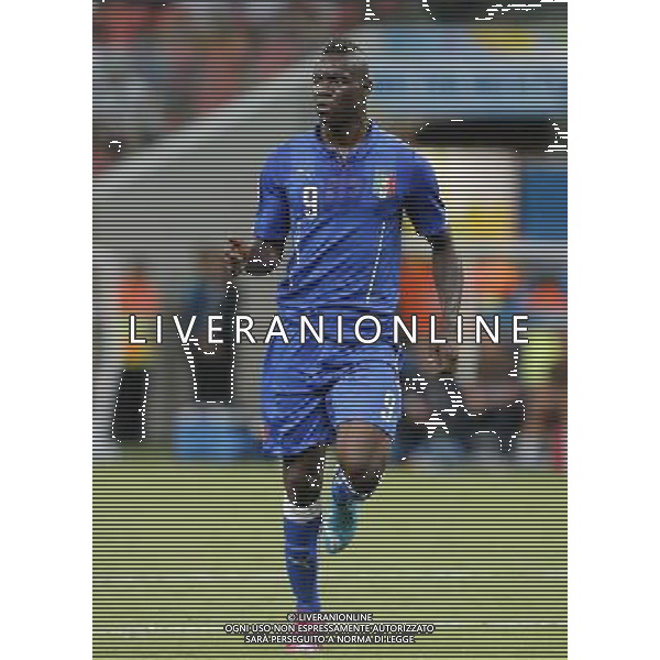 (140614) -- MANAUS, June 14, 2014 () -- Italy\'s Mario Balotelli reacts during a Group D match between England and Italy of 2014 FIFA World Cup in the Arena Amazonia Stadium in Manaus, Brazil, June 14, 2014. (/Zhou Lei)(rh) ©PHOTOSHOT/Agenzia Aldo Liverani sas - ITALY ONLY - EDITORIAL USE ONLY - Italia - Inghilterra partita del Gruppo D coppa del mondo 2014 FIFA World Cup Stadio all\'Arena Amazzonia a Manaus, Brasile, 14 giugno 2014