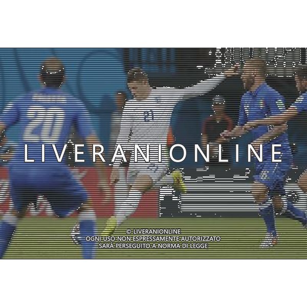 (140614) -- MANAUS, June 14, 2014 () -- England\'s Ross Barkely (C) shoots the ball during a Group D match between England and Italy of 2014 FIFA World Cup in the Arena Amazonia Stadium in Manaus, Brazil, June 14, 2014. Italy won 2-1 over England.(/Zhou Lei)(rh) ©PHOTOSHOT/Agenzia Aldo Liverani sas - ITALY ONLY - EDITORIAL USE ONLY - Italia - Inghilterra partita del Gruppo D coppa del mondo 2014 FIFA World Cup Stadio all\'Arena Amazzonia a Manaus, Brasile, 14 giugno 2014