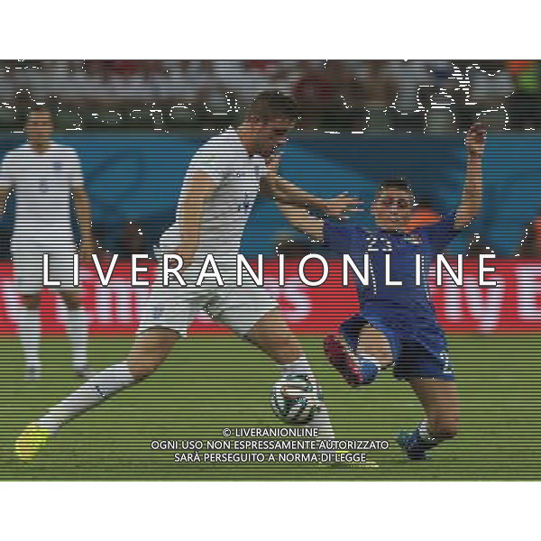 (140614) -- MANAUS, June 14, 2014 () -- Italy\'s Marco Verratti (R) competes with England\'s Jordan Henderson during a Group D match between England and Italy of 2014 FIFA World Cup at the Arena Amazonia Stadium in Manaus, Brazil, June 14, 2014. (/Xu Zijian)(pcy) ©PHOTOSHOT/Agenzia Aldo Liverani sas - ITALY ONLY - EDITORIAL USE ONLY - Italia - Inghilterra partita del Gruppo D coppa del mondo 2014 FIFA World Cup Stadio all\'Arena Amazzonia a Manaus, Brasile, 14 giugno 2014