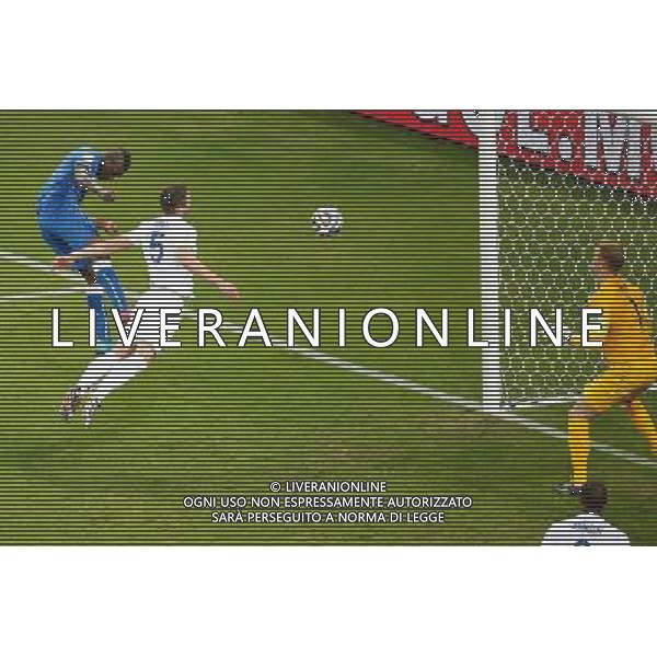 (140614) -- MANAUS, June 14, 2014 () -- Italy\'s Mario Balotelli (1st L) goals a headball during a Group D match between England and Italy of 2014 FIFA World Cup at the Arena Amazonia Stadium in Manaus, Brazil, June 14, 2014. (/Liao Yujie)(pcy) ©PHOTOSHOT/Agenzia Aldo Liverani sas - ITALY ONLY - EDITORIAL USE ONLY - Italia - Inghilterra partita del Gruppo D coppa del mondo 2014 FIFA World Cup Stadio all\'Arena Amazzonia a Manaus, Brasile, 14 giugno 2014