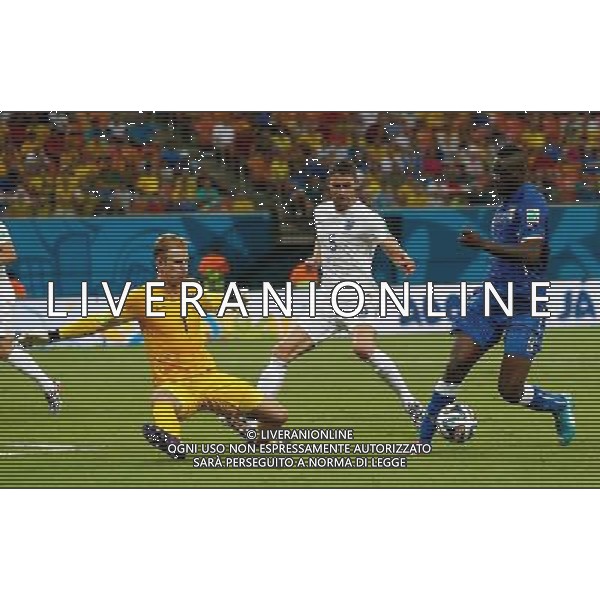 (140614) -- MANAUS, June 14, 2014 () -- Italy\'s Mario Balotelli controls the ball during a Group D match between England and Italy of 2014 FIFA World Cup in the Arena Amazonia Stadium in Manaus, Brazil, June 14, 2014. (/Wang Lili)(rh) ©PHOTOSHOT/Agenzia Aldo Liverani sas - ITALY ONLY - EDITORIAL USE ONLY - Italia - Inghilterra partita del Gruppo D coppa del mondo 2014 FIFA World Cup Stadio all\'Arena Amazzonia a Manaus, Brasile, 14 giugno 2014