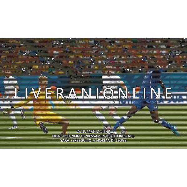 (140614) -- MANAUS, June 14, 2014 () -- Italy\'s Mario Balotelli controls the ball during a Group D match between England and Italy of 2014 FIFA World Cup in the Arena Amazonia Stadium in Manaus, Brazil, June 14, 2014. (/Wang Lili)(rh) ©PHOTOSHOT/Agenzia Aldo Liverani sas - ITALY ONLY - EDITORIAL USE ONLY - Italia - Inghilterra partita del Gruppo D coppa del mondo 2014 FIFA World Cup Stadio all\'Arena Amazzonia a Manaus, Brasile, 14 giugno 2014