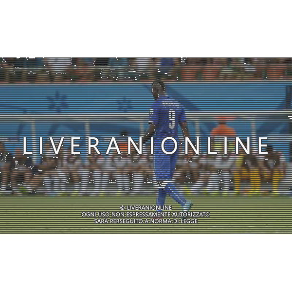 (140614) -- MANAUS, June 14, 2014 () -- Italy\'s Mario Balotelli reacts during a Group D match between England and Italy of 2014 FIFA World Cup in the Arena Amazonia Stadium in Manaus, Brazil, June 14, 2014. (/Zhou Lei)(rh) ©PHOTOSHOT/Agenzia Aldo Liverani sas - ITALY ONLY - EDITORIAL USE ONLY - Italia - Inghilterra partita del Gruppo D coppa del mondo 2014 FIFA World Cup Stadio all\'Arena Amazzonia a Manaus, Brasile, 14 giugno 2014