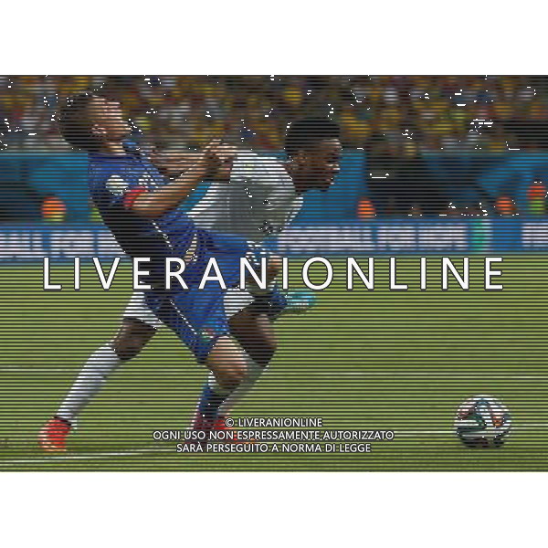 (140614) -- MANAUS, June 14, 2014 () -- Italy\'s Marco Verratti vies with England\'s Raheem Sterling for the ball during a Group D match between England and Italy of 2014 FIFA World Cup in the Arena Amazonia Stadium in Manaus, Brazil, June 14, 2014. (/Wang Lili)(rh) ©PHOTOSHOT/Agenzia Aldo Liverani sas - ITALY ONLY - EDITORIAL USE ONLY - Italia - Inghilterra partita del Gruppo D coppa del mondo 2014 FIFA World Cup Stadio all\'Arena Amazzonia a Manaus, Brasile, 14 giugno 2014