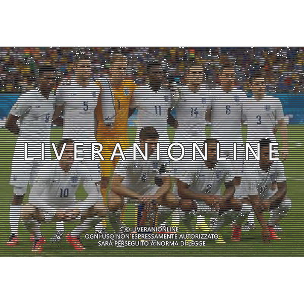 (140614) -- MANAUS, June 14, 2014 () -- England\'s national team players pose for a group photo during a Group D match between England and Italy of 2014 FIFA World Cup in the Arena Amazonia Stadium in Manaus, Brazil, June 14, 2014. (/Wang Lili)(rh) ©PHOTOSHOT/Agenzia Aldo Liverani sas - ITALY ONLY - EDITORIAL USE ONLY - FORMAZIONE INGHILTERRA - - Italia - Inghilterra partita del Gruppo D coppa del mondo 2014 FIFA World Cup Stadio all\'Arena Amazzonia a Manaus, Brasile, 14 giugno 2014