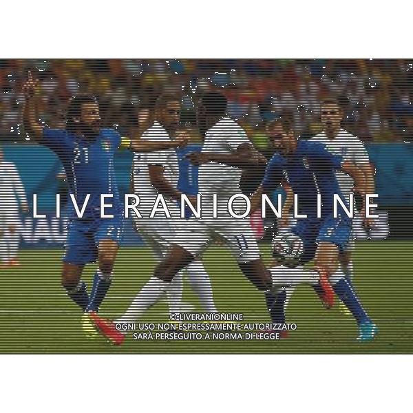 (140614) -- MANAUS, June 14, 2014 () -- England\'s Danny Welbeck (C) vies with Italy\'s Andrea Pirlo (1st L) and Giorgio Chiellini (R) during a Group D match between England and Italy of 2014 FIFA World Cup in the Arena Amazonia Stadium in Manaus, Brazil, June 14, 2014. (/Wang Lili)(rh) ©PHOTOSHOT/Agenzia Aldo Liverani sas - ITALY ONLY - EDITORIAL USE ONLY - Italia - Inghilterra partita del Gruppo D coppa del mondo 2014 FIFA World Cup Stadio all\'Arena Amazzonia a Manaus, Brasile, 14 giugno 2014
