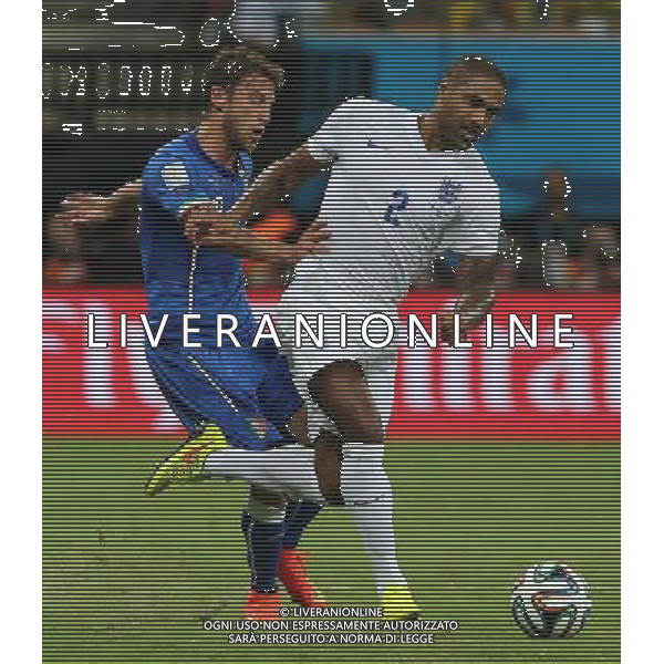 (140614) -- MANAUS, June 14, 2014 () -- England\'s Glen Johnson (R) competes with Italy\'s Claudio Marchisio during a Group D match between England and Italy of 2014 FIFA World Cup at the Arena Amazonia Stadium in Manaus, Brazil, June 14, 2014. (/Xu Zijian)(pcy) ©PHOTOSHOT/Agenzia Aldo Liverani sas - ITALY ONLY - EDITORIAL USE ONLY - Italia - Inghilterra partita del Gruppo D coppa del mondo 2014 FIFA World Cup Stadio all\'Arena Amazzonia a Manaus, Brasile, 14 giugno 2014