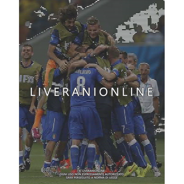 (140614) -- MANAUS, June 14, 2014 () -- Italy\'s players celebrate the goal during a Group D match between England and Italy of 2014 FIFA World Cup in the Arena Amazonia Stadium in Manaus, Brazil, June 14, 2014. (/Wang Lili)(rh) ©PHOTOSHOT/Agenzia Aldo Liverani sas - ITALY ONLY - EDITORIAL USE ONLY - Italia - Inghilterra partita del Gruppo D coppa del mondo 2014 FIFA World Cup Stadio all\'Arena Amazzonia a Manaus, Brasile, 14 giugno 2014