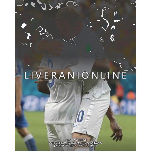 (140614) -- MANAUS, June 14, 2014 () -- England\'s Daniel Sturridge (L) celebrates the goal with Wayne Rooney during a Group D match between England and Italy of 2014 FIFA World Cup in the Arena Amazonia Stadium in Manaus, Brazil, June 14, 2014. (/Wang Lili)(rh) ©PHOTOSHOT/Agenzia Aldo Liverani sas - ITALY ONLY - EDITORIAL USE ONLY - Italia - Inghilterra partita del Gruppo D coppa del mondo 2014 FIFA World Cup Stadio all\'Arena Amazzonia a Manaus, Brasile, 14 giugno 2014