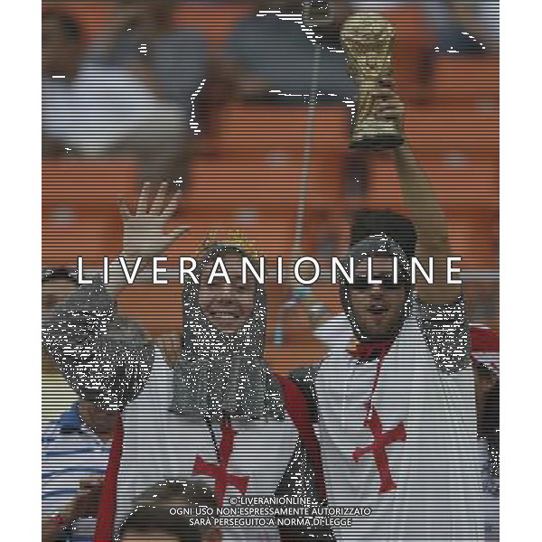 (140614) -- MANAUS, June 14, 2014 () -- England\'s fans cheer before a Group D match between England and Italy of 2014 FIFA World Cup at the Arena Amazonia Stadium in Manaus, Brazil, June 14, 2014. (/Wang Lili)(rh) ©PHOTOSHOT/Agenzia Aldo Liverani sas - ITALY ONLY - EDITORIAL USE ONLY - Italia - Inghilterra partita del Gruppo D coppa del mondo 2014 FIFA World Cup Stadio all\'Arena Amazzonia a Manaus, Brasile, 14 giugno 2014