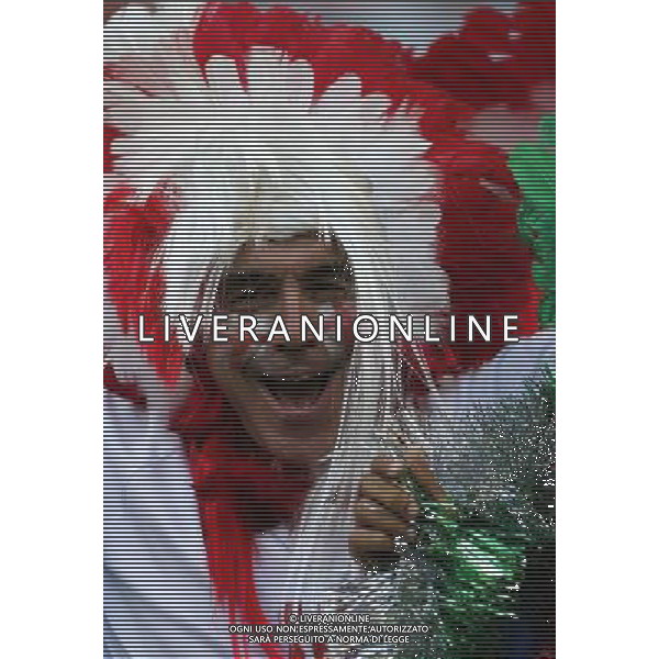 (140614) -- MANAUS, June 14, 2014 () -- An England\'s fan cheers before a Group D match between England and Italy of 2014 FIFA World Cup at the Arena Amazonia Stadium in Manaus, Brazil, June 14, 2014. (/Zhou Lei)(rh) ©PHOTOSHOT/Agenzia Aldo Liverani sas - ITALY ONLY - EDITORIAL USE ONLY - Italia - Inghilterra partita del Gruppo D coppa del mondo 2014 FIFA World Cup Stadio all\'Arena Amazzonia a Manaus, Brasile, 14 giugno 2014