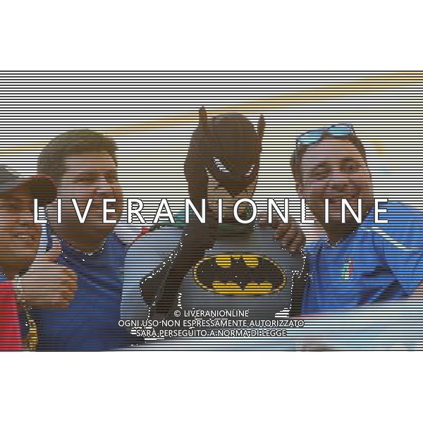 (140614) -- MANAUS, June 14, 2014 () -- Italy\'s fans pose for photo before a Group D match between England and Italy of 2014 FIFA World Cup at the Arena Amazonia Stadium in Manaus, Brazil, June 14, 2014. (/Xu Zijian)(pcy) ©PHOTOSHOT/Agenzia Aldo Liverani sas - ITALY ONLY - EDITORIAL USE ONLY - Italia - Inghilterra partita del Gruppo D coppa del mondo 2014 FIFA World Cup Stadio all\'Arena Amazzonia a Manaus, Brasile, 14 giugno 2014