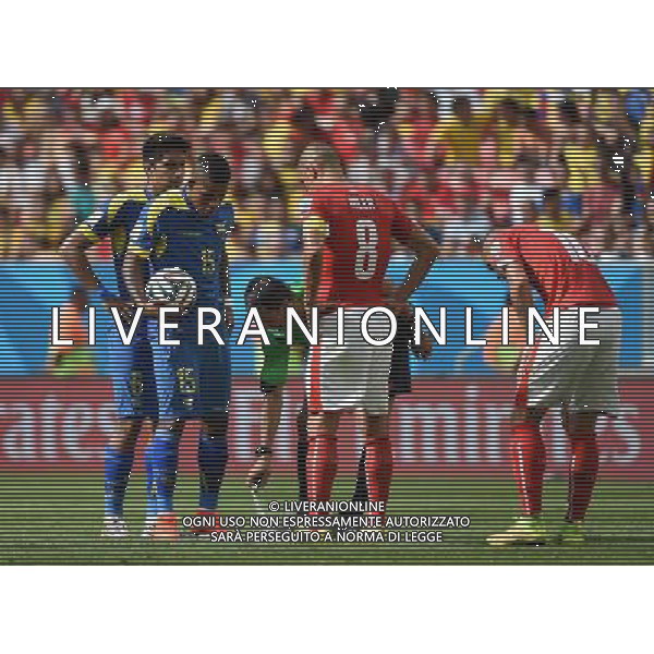 (140615) -- BRASILIA, June 15, 2014 () -- Uzbekistan\'s referee Ravshan Rasulov marks a line for a freeball during a Group E match between Switzerland and Ecuador of 2014 FIFA World Cup at the Estadio Nacional Stadium in Brasilia, capital of Brazil, June 15, 2014. Switzerland won 2-1 over Ecuador on Sunday.(/Liu Dawei)(pcy) ©PHOTOSHOT/Agenzia Aldo Liverani sas - ITALY ONLY - EDITORIAL USE ONLY - SVIZZERA VS ECUADOR partita del Gruppo E Coppa del mondo Fifa allo Stadio nazionale di Brasilia, Brasile, 15 giugno 2014. Svizzera ha vinto per 2-1