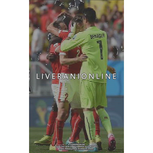 (140615) -- BRASILIA, June 15, 2014 () -- Switzerland\'s Stephan Lichtsteiner (2nd R) celebrates with goalkeeper Diego Benaglio for the victory after a Group E match between Switzerland and Ecuador of 2014 FIFA World Cup at the Estadio Nacional Stadium in Brasilia, capital of Brazil, June 15, 2014. Switzerland won 2-1 over Ecuador on Sunday.(/Liu Dawei)(pcy) ©PHOTOSHOT/Agenzia Aldo Liverani sas - ITALY ONLY - EDITORIAL USE ONLY - SVIZZERA VS ECUADOR partita del Gruppo E Coppa del mondo Fifa allo Stadio nazionale di Brasilia, Brasile, 15 giugno 2014. Svizzera ha vinto per 2-1