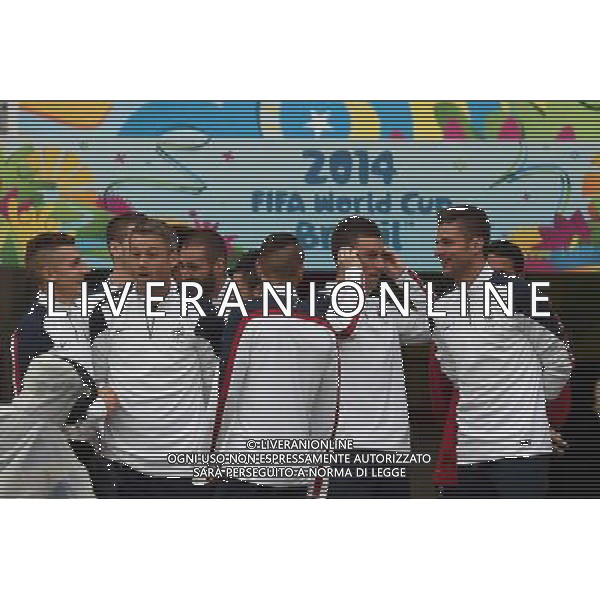 (140614) -- PORTO ALEGRE, June 14, 2014 () -- France\'s national team players prepare for a training session in Porto Alegre, Brazil, June 14, 2014. (/Li Ga)(rh) ©PHOTOSHOT/Agenzia Aldo Liverani sas - ITALY ONLY - EDITORIAL USE ONLY - Allenamento dei giocatori della nazionale della francia a Porto Alegre, in Brasile, 14 giugno, 2014