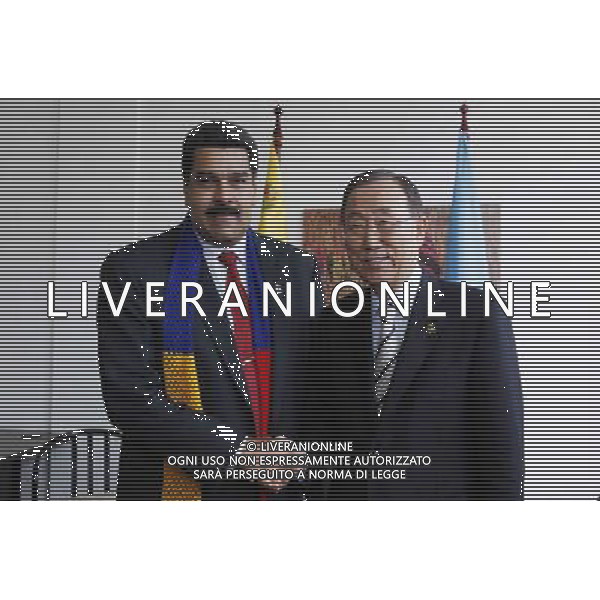 (140616) -- SANTA CRUZ, June 16, 2014 () -- Venezuelan President Nicolas Maduro (L) poses with Secretary General of the United Nations Ban Ki-moon (R), during the G77+China Summit\'s plenary session, in Santa Cruz, Bolivia, on June 15, 2014. (/AVN) (ctt) ©PHOTOSHOT/Agenzia Aldo Liverani sas - ITALY ONLY - EDITORIAL USE ONLY - Vertice Cina + G77 a Santa Cruz, in Bolivia, il 15 giugno 2014