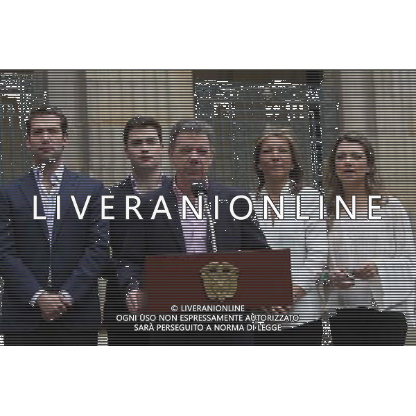 (140615) -- BOGOTA, June 15, 2014 () -- Colombian President and candidate Juan Manuel Santos (front), accompanied by his family, delivers a speech after casting their votes at the National Capitol in Bogota, Colombia, on June 15, 2014. Some 32.9 million of Colombians go to the polls on Sunday during the run-off presidential election between Juan Manuel Santos and Oscar Ivan Zuluaga. (/German Enciso/COLPRENSA) (lyi) ©PHOTOSHOT/Agenzia Aldo Liverani sas - ITALY ONLY - EDITORIAL USE ONLY - Elezioni presidenziali del ballottaggio tra i candidati Juan Manuel Santos e Oscar Ivan Zuluaga a Bogota\', in Colombia, il 15 giugno 2014
