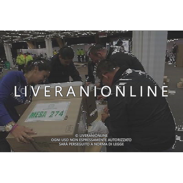 (140616) -- BOGOTA, June 16, 2014 () -- Electoral employees count votes at a polling station in Bogota, Colombia, June 15, 2014. Colombia\'s incumbent President Juan Manuel Santos won a second four-year term in the presidential election runoff held Sunday. (/German Enciso/COLPRENSA)(ctt)***MANDATORY CREDIT*** ***NOT ARCHIVE-NOT FOR SALE*** ***EDITORIAL USE ONLY*** ***COLOMBIA OUT*** ©PHOTOSHOT/Agenzia Aldo Liverani sas - ITALY ONLY - EDITORIAL USE ONLY - Elezioni presidenziali del ballottaggio tra i candidati Juan Manuel Santos e Oscar Ivan Zuluaga a Bogota\', in Colombia, il 15 giugno 2014