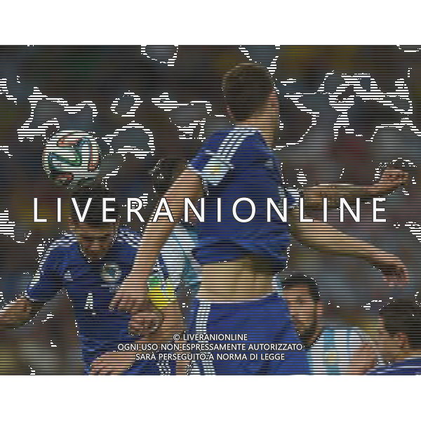(140615) -- RIO DE JANEIRO, June 15, 2014 () -- Bosnia and Herzegovina\'s Emir Spahic (L) heads the ball during a Group F match between Argentina and Bosnia and Herzegovina of 2014 FIFA World Cup at the Estadio de Maracana Stadium in Rio de Janeiro, Brazil, June 15, 2014. (/Wang Yuguo)(pcy) ©photoshot/Agenzia Aldo Liverani sas - ITALY ONLY - Argentina - Bosnia Erzegovina partita del Gruppo F Coppa del Mondo 2014 FIFA World Cup allo Stadio Maracana\' Stadium di Rio de Janeiro, in Brasile, 15 giugno 2014