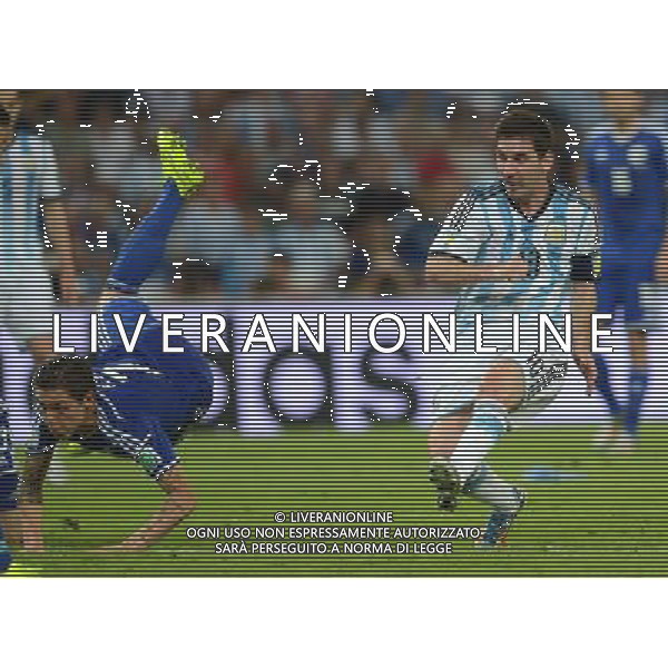 (140615) -- RIO DE JANEIRO, June 15, 2014 () -- Argentina\'s Lionel Messi (R) scores a goal during a Group F match between Argentina and Bosnia and Herzegovina of 2014 FIFA World Cup at the Estadio de Maracana Stadium in Rio de Janeiro, Brazil, June 15, 2014. (/Wang Yuguo)(pcy) ©photoshot/Agenzia Aldo Liverani sas - ITALY ONLY - Argentina - Bosnia Erzegovina partita del Gruppo F Coppa del Mondo 2014 FIFA World Cup allo Stadio Maracana\' Stadium di Rio de Janeiro, in Brasile, 15 giugno 2014