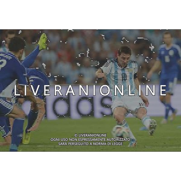 (140615) -- RIO DE JANEIRO, June 15, 2014 () -- Argentina\'s Lionel Messi (R) scores a goal during a Group F match between Argentina and Bosnia and Herzegovina of 2014 FIFA World Cup at the Estadio de Maracana Stadium in Rio de Janeiro, Brazil, June 15, 2014. (/Wang Yuguo)(pcy) ©photoshot/Agenzia Aldo Liverani sas - ITALY ONLY - Argentina - Bosnia Erzegovina partita del Gruppo F Coppa del Mondo 2014 FIFA World Cup allo Stadio Maracana\' Stadium di Rio de Janeiro, in Brasile, 15 giugno 2014
