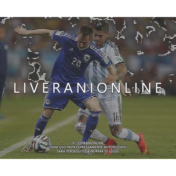 (140615) -- RIO DE JANEIRO, June 15, 2014 () -- Argentina\'s Marcos Rojo (R) vies with Bosnia and Herzegovina\'s Izet Hajrovic during a Group F match between Argentina and Bosnia and Herzegovina of 2014 FIFA World Cup at the Estadio de Maracana Stadium in Rio de Janeiro, Brazil, June 15, 2014. (/Wang Lili)(pcy) ©photoshot/Agenzia Aldo Liverani sas - ITALY ONLY - Argentina - Bosnia Erzegovina partita del Gruppo F Coppa del Mondo 2014 FIFA World Cup allo Stadio Maracana\' Stadium di Rio de Janeiro, in Brasile, 15 giugno 2014