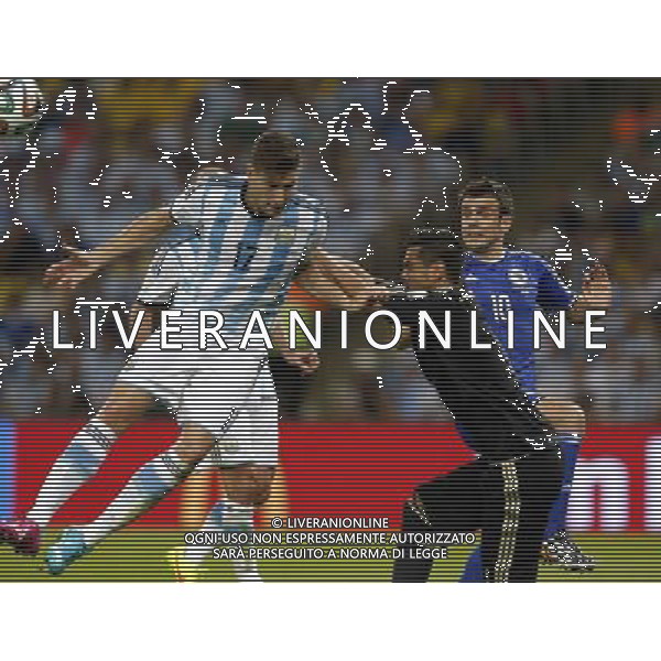 (140615) -- RIO DE JANEIRO, June 15, 2014 () -- Argentina\'s Federico Fernandez jumps for the ball during a Group F match between Argentina and Bosnia and Herzegovina of 2014 FIFA World Cup at the Estadio de Maracana Stadium in Rio de Janeiro, Brazil, June 15, 2014. (/Wang Lili) ©photoshot/Agenzia Aldo Liverani sas - ITALY ONLY - Argentina - Bosnia Erzegovina partita del Gruppo F Coppa del Mondo 2014 FIFA World Cup allo Stadio Maracana\' Stadium di Rio de Janeiro, in Brasile, 15 giugno 2014
